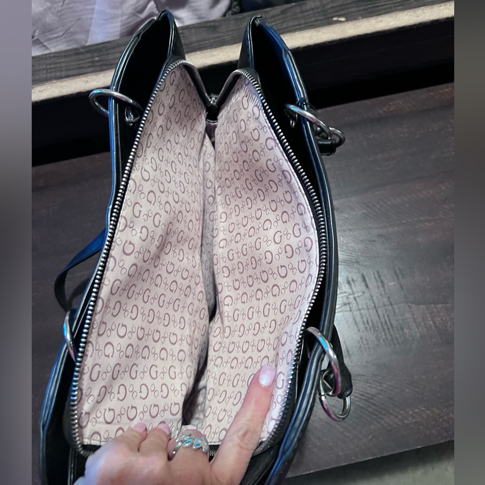 Guess - Picture 2 of 4